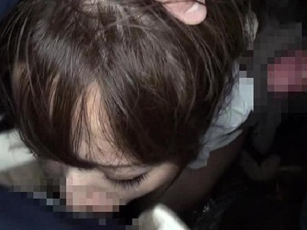 【人妻、夜の恐怖体験】  複数レイプ魔に捕まり、デカチンで子宮奥まで突かれまくる! 抵抗できない人妻の悲劇...