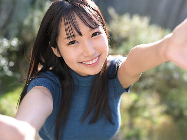 １８歳ロリ顔巨乳美少女が満を持してＡＶデビュー♡初撮りとは思えない乱れっぷりにチンポガン立ち不可避♪